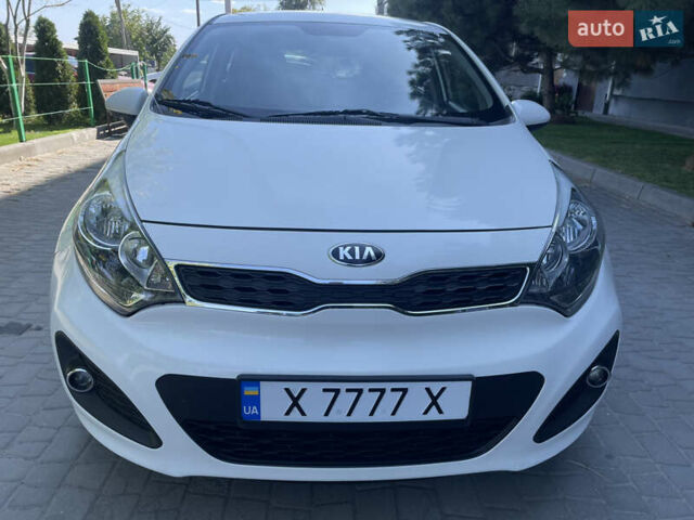 Белый Киа Рио, объемом двигателя 1.3 л и пробегом 127 тыс. км за 6999 $, фото 2 на Automoto.ua