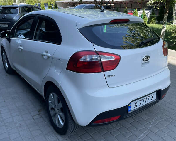 Белый Киа Рио, объемом двигателя 1.3 л и пробегом 127 тыс. км за 6999 $, фото 9 на Automoto.ua