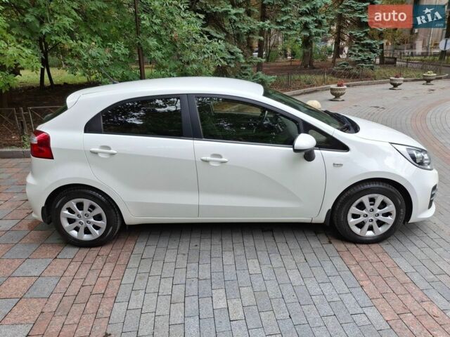 Белый Киа Рио, объемом двигателя 1.4 л и пробегом 78 тыс. км за 12345 $, фото 5 на Automoto.ua