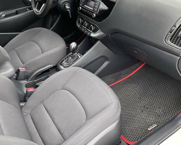 Белый Киа Рио, объемом двигателя 1.4 л и пробегом 94 тыс. км за 11200 $, фото 3 на Automoto.ua