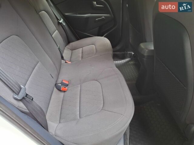 Белый Киа Рио, объемом двигателя 1.4 л и пробегом 78 тыс. км за 12345 $, фото 61 на Automoto.ua