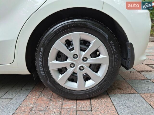 Белый Киа Рио, объемом двигателя 1.4 л и пробегом 78 тыс. км за 12345 $, фото 51 на Automoto.ua