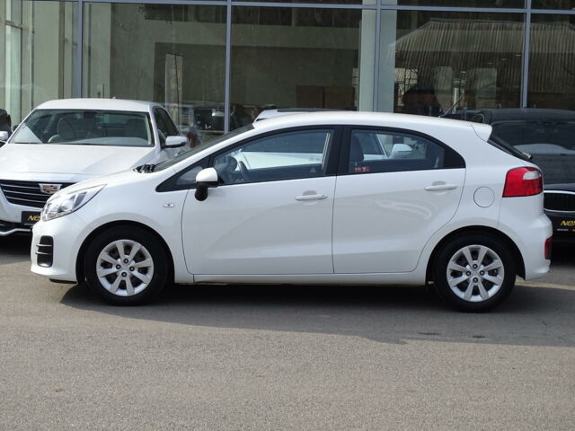 Белый Киа Рио, объемом двигателя 1.1 л и пробегом 72 тыс. км за 8900 $, фото 4 на Automoto.ua