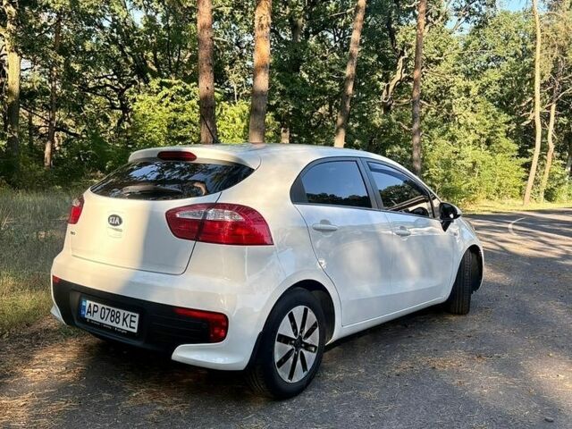 Белый Киа Рио, объемом двигателя 1.4 л и пробегом 82 тыс. км за 12700 $, фото 6 на Automoto.ua