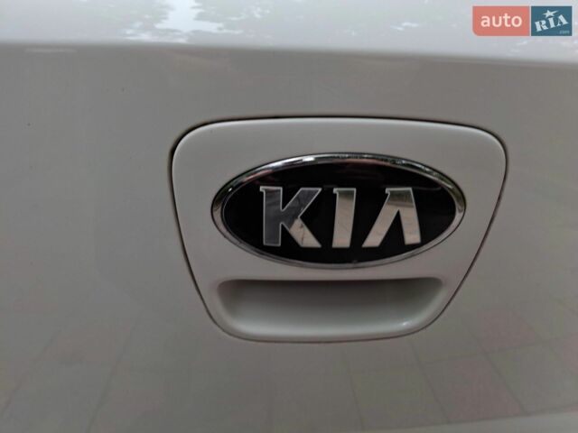 Белый Киа Рио, объемом двигателя 1.4 л и пробегом 78 тыс. км за 12345 $, фото 34 на Automoto.ua