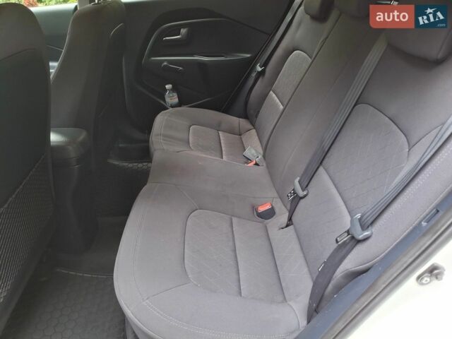 Белый Киа Рио, объемом двигателя 1.4 л и пробегом 78 тыс. км за 12345 $, фото 60 на Automoto.ua