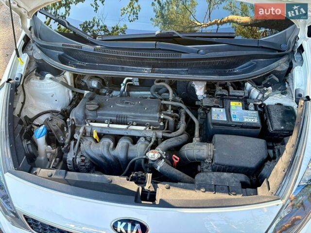 Белый Киа Рио, объемом двигателя 1.4 л и пробегом 82 тыс. км за 12700 $, фото 9 на Automoto.ua