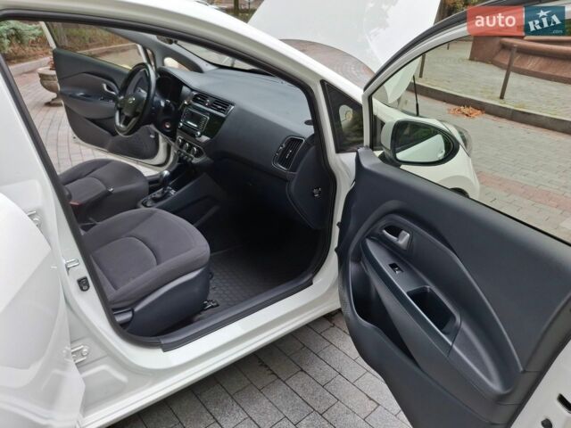 Белый Киа Рио, объемом двигателя 1.4 л и пробегом 78 тыс. км за 12345 $, фото 37 на Automoto.ua
