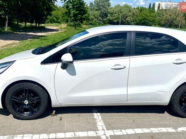 Белый Киа Рио, объемом двигателя 1.6 л и пробегом 120 тыс. км за 9000 $, фото 3 на Automoto.ua