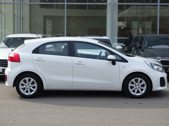 Белый Киа Рио, объемом двигателя 1.1 л и пробегом 72 тыс. км за 8900 $, фото 5 на Automoto.ua