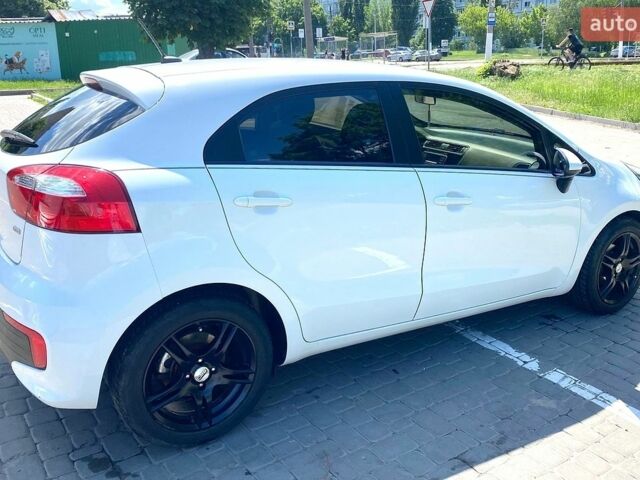 Белый Киа Рио, объемом двигателя 1.6 л и пробегом 120 тыс. км за 9000 $, фото 4 на Automoto.ua