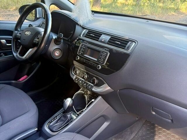 Белый Киа Рио, объемом двигателя 1.4 л и пробегом 82 тыс. км за 12700 $, фото 7 на Automoto.ua