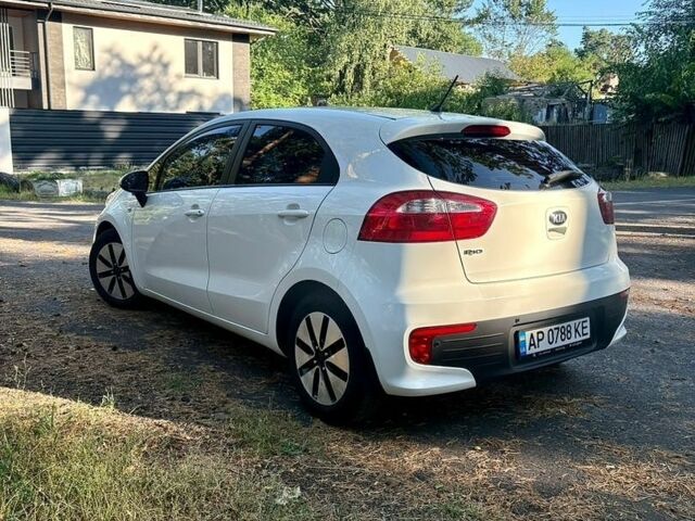 Белый Киа Рио, объемом двигателя 1.4 л и пробегом 82 тыс. км за 12700 $, фото 5 на Automoto.ua