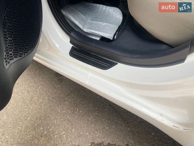 Белый Киа Рио, объемом двигателя 1.6 л и пробегом 120 тыс. км за 9000 $, фото 6 на Automoto.ua