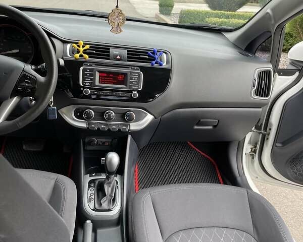 Белый Киа Рио, объемом двигателя 1.4 л и пробегом 94 тыс. км за 11200 $, фото 5 на Automoto.ua