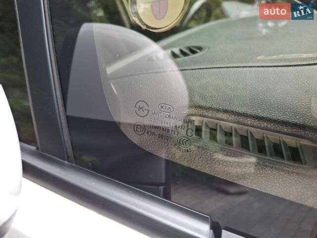 Белый Киа Рио, объемом двигателя 1.4 л и пробегом 78 тыс. км за 12345 $, фото 23 на Automoto.ua