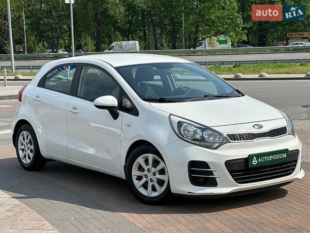 Белый Киа Рио, объемом двигателя 1.4 л и пробегом 115 тыс. км за 7500 $, фото 5 на Automoto.ua