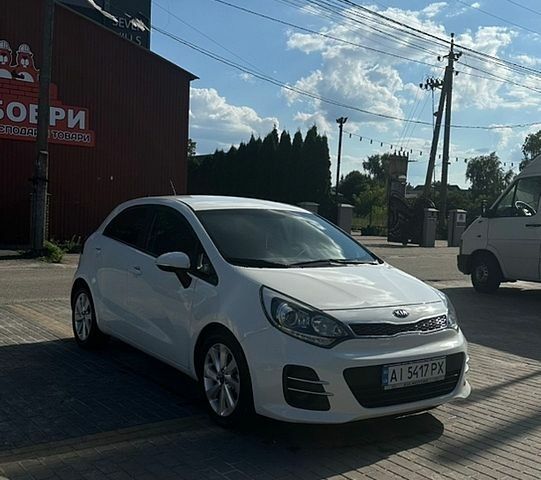 Білий Кіа Ріо, об'ємом двигуна 1.4 л та пробігом 117 тис. км за 12500 $, фото 5 на Automoto.ua
