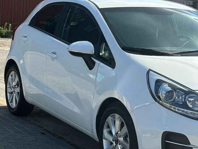 Білий Кіа Ріо, об'ємом двигуна 1.4 л та пробігом 117 тис. км за 12500 $, фото 1 на Automoto.ua