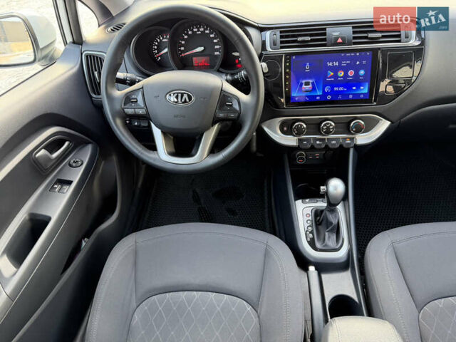 Білий Кіа Ріо, об'ємом двигуна 1.4 л та пробігом 65 тис. км за 12700 $, фото 21 на Automoto.ua