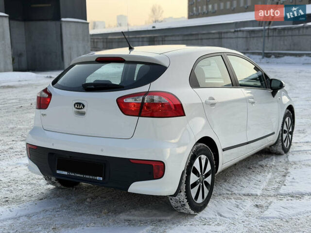 Білий Кіа Ріо, об'ємом двигуна 1.4 л та пробігом 65 тис. км за 12700 $, фото 9 на Automoto.ua