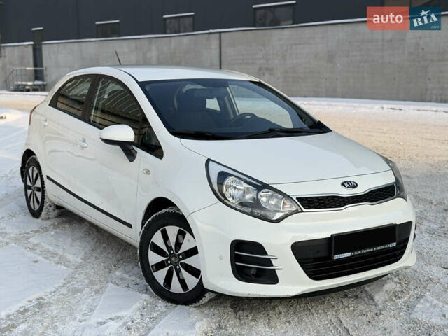 Білий Кіа Ріо, об'ємом двигуна 1.4 л та пробігом 65 тис. км за 12700 $, фото 1 на Automoto.ua