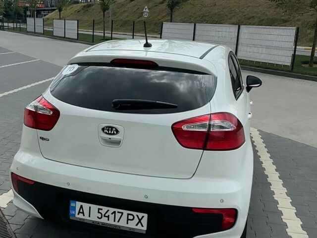 Білий Кіа Ріо, об'ємом двигуна 1.4 л та пробігом 117 тис. км за 12800 $, фото 3 на Automoto.ua