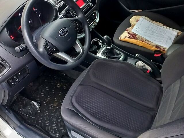 Белый Киа Рио, объемом двигателя 1.1 л и пробегом 52 тыс. км за 10200 $, фото 6 на Automoto.ua