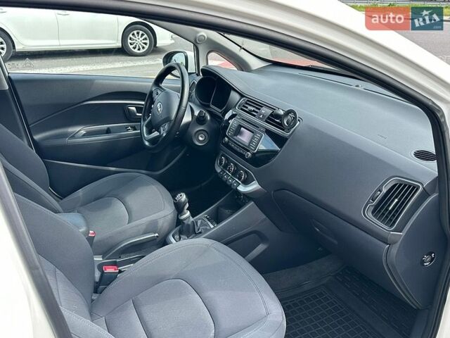 Белый Киа Рио, объемом двигателя 1.4 л и пробегом 115 тыс. км за 7500 $, фото 15 на Automoto.ua