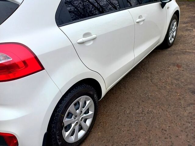 Білий Кіа Ріо, об'ємом двигуна 1.1 л та пробігом 52 тис. км за 10200 $, фото 2 на Automoto.ua