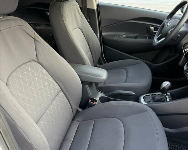 Білий Кіа Ріо, об'ємом двигуна 1.4 л та пробігом 65 тис. км за 12700 $, фото 25 на Automoto.ua