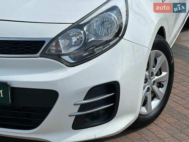 Белый Киа Рио, объемом двигателя 1.4 л и пробегом 115 тыс. км за 7500 $, фото 4 на Automoto.ua