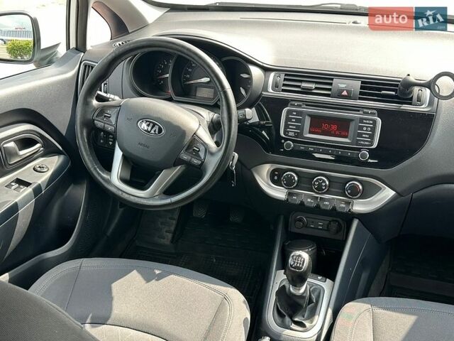 Белый Киа Рио, объемом двигателя 1.4 л и пробегом 115 тыс. км за 7500 $, фото 20 на Automoto.ua
