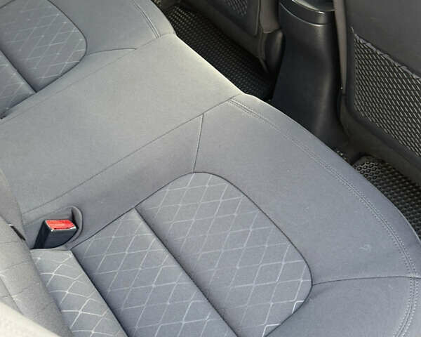 Білий Кіа Ріо, об'ємом двигуна 1.4 л та пробігом 65 тис. км за 12700 $, фото 18 на Automoto.ua