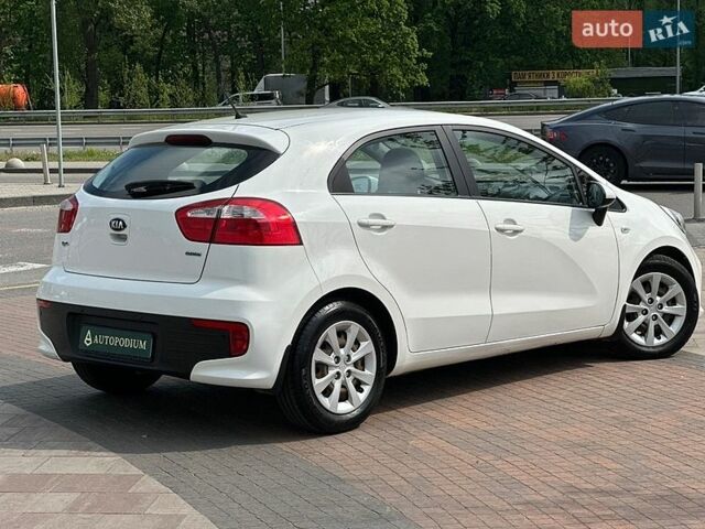 Белый Киа Рио, объемом двигателя 1.4 л и пробегом 115 тыс. км за 7500 $, фото 11 на Automoto.ua