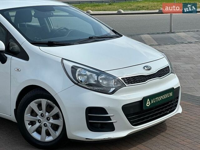 Белый Киа Рио, объемом двигателя 1.4 л и пробегом 115 тыс. км за 7500 $, фото 7 на Automoto.ua
