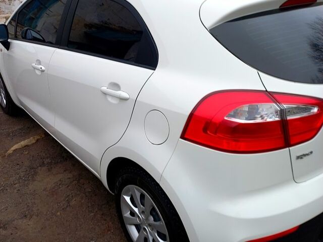 Білий Кіа Ріо, об'ємом двигуна 1.1 л та пробігом 52 тис. км за 10200 $, фото 1 на Automoto.ua