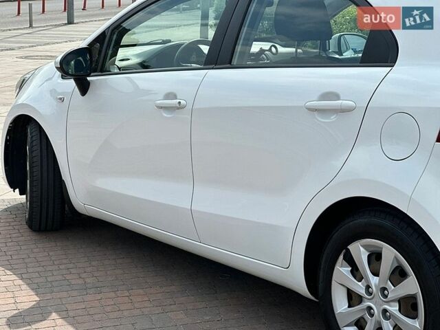 Белый Киа Рио, объемом двигателя 1.4 л и пробегом 115 тыс. км за 7500 $, фото 14 на Automoto.ua
