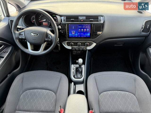 Білий Кіа Ріо, об'ємом двигуна 1.4 л та пробігом 65 тис. км за 12700 $, фото 20 на Automoto.ua