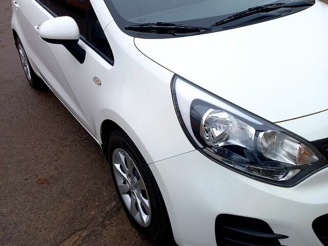 Белый Киа Рио, объемом двигателя 1.1 л и пробегом 52 тыс. км за 10200 $, фото 5 на Automoto.ua