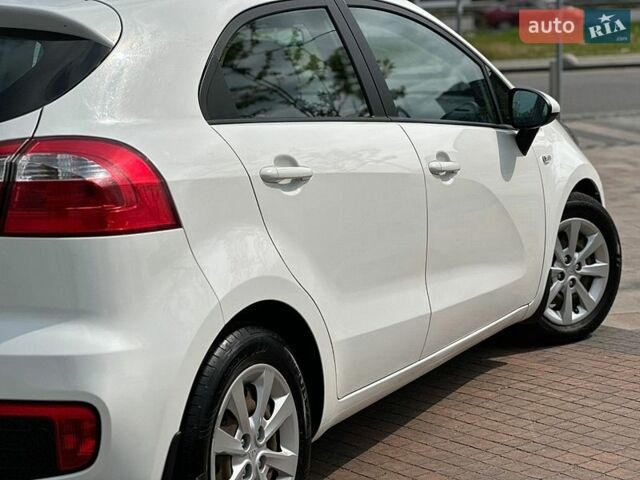 Белый Киа Рио, объемом двигателя 1.4 л и пробегом 115 тыс. км за 7500 $, фото 13 на Automoto.ua