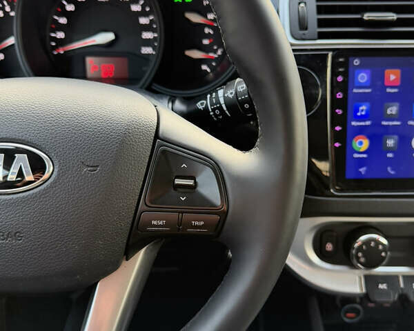 Білий Кіа Ріо, об'ємом двигуна 1.4 л та пробігом 65 тис. км за 12700 $, фото 36 на Automoto.ua