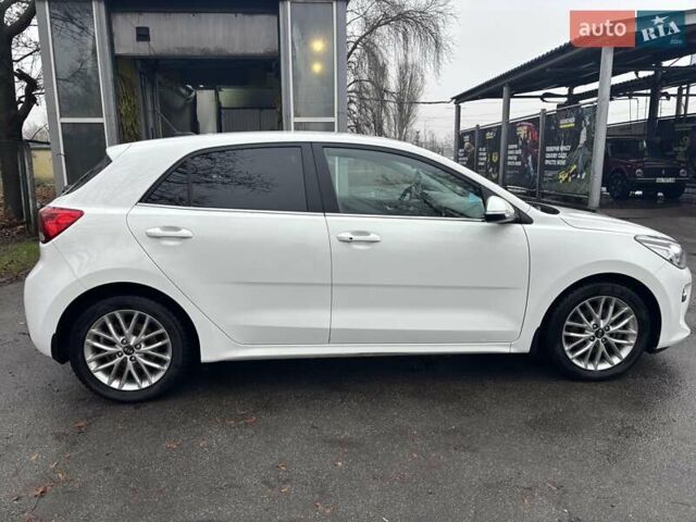 Белый Киа Рио, объемом двигателя 1.37 л и пробегом 40 тыс. км за 13990 $, фото 5 на Automoto.ua
