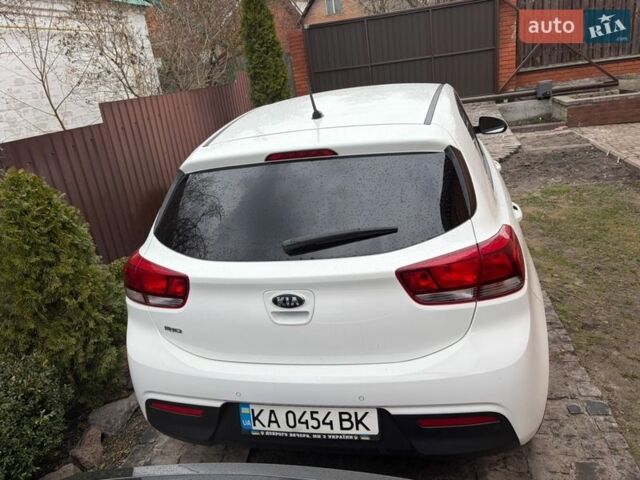 Белый Киа Рио, объемом двигателя 1.37 л и пробегом 98 тыс. км за 15000 $, фото 9 на Automoto.ua