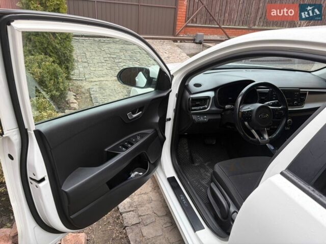 Белый Киа Рио, объемом двигателя 1.37 л и пробегом 98 тыс. км за 13000 $, фото 14 на Automoto.ua