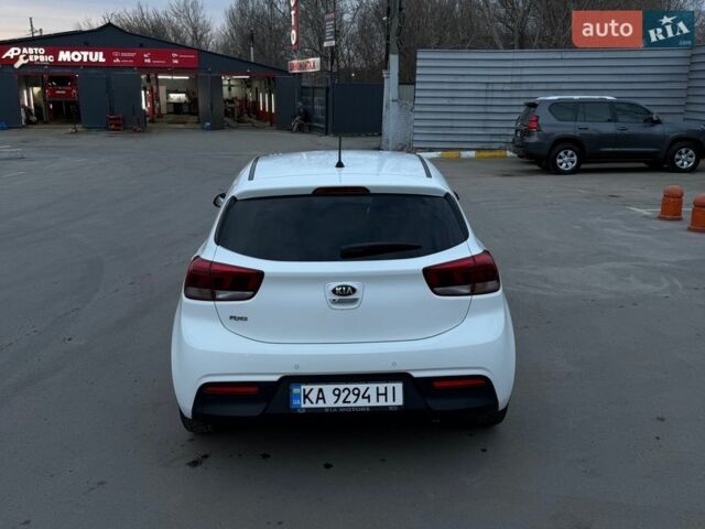 Белый Киа Рио, объемом двигателя 1.4 л и пробегом 89 тыс. км за 13500 $, фото 2 на Automoto.ua