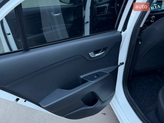 Белый Киа Рио, объемом двигателя 1.4 л и пробегом 89 тыс. км за 13500 $, фото 23 на Automoto.ua