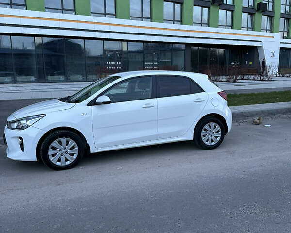 Белый Киа Рио, объемом двигателя 1.37 л и пробегом 72 тыс. км за 13300 $, фото 1 на Automoto.ua
