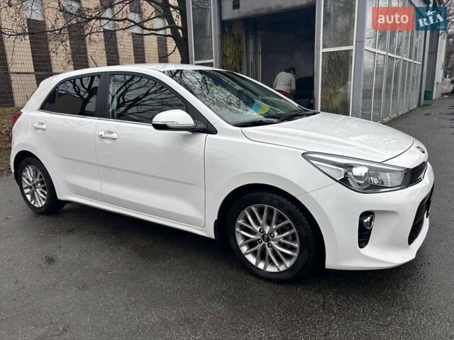 Белый Киа Рио, объемом двигателя 1.37 л и пробегом 40 тыс. км за 13990 $, фото 6 на Automoto.ua