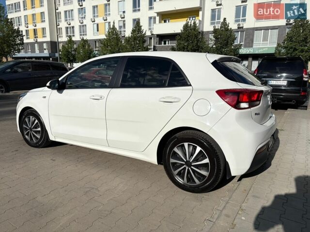 Белый Киа Рио, объемом двигателя 1.37 л и пробегом 150 тыс. км за 11000 $, фото 15 на Automoto.ua